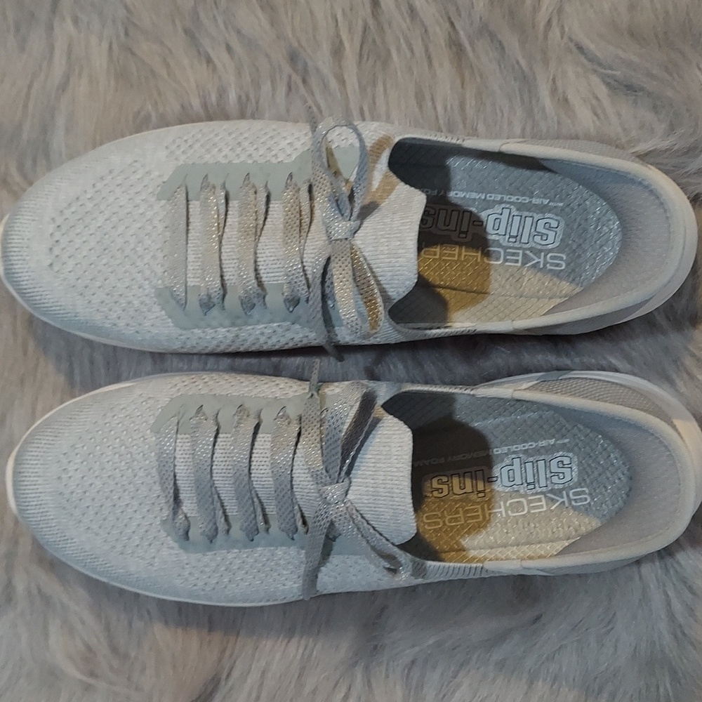 Gray Skechers sneakers air cooled memory foam Size 8 New with out tags.
